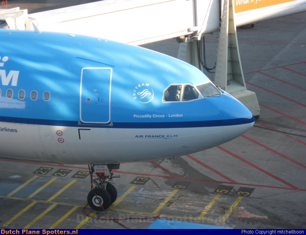 PH-AOL Airbus A330-200 KLM Royal Dutch Airlines by mitchellboon