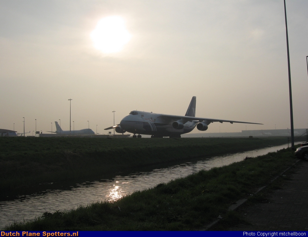 RA-82080 Antonov An-124 Polet Flight by mitchellboon
