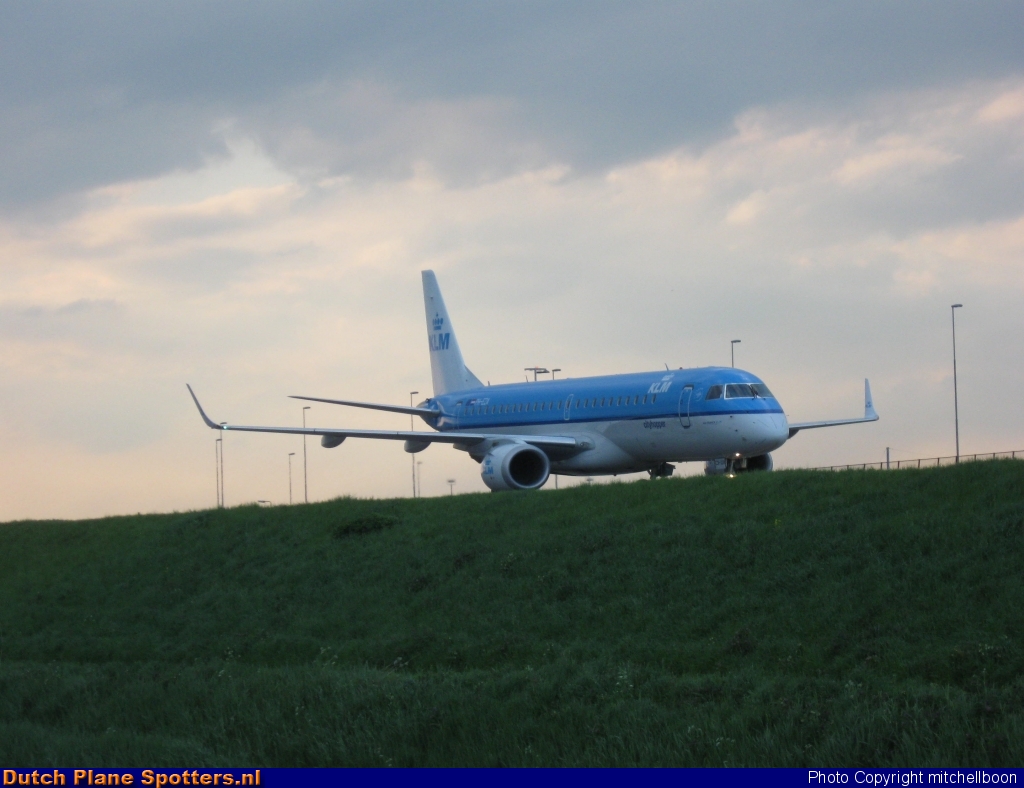 PH-EZA Embraer 190 KLM Cityhopper by mitchellboon