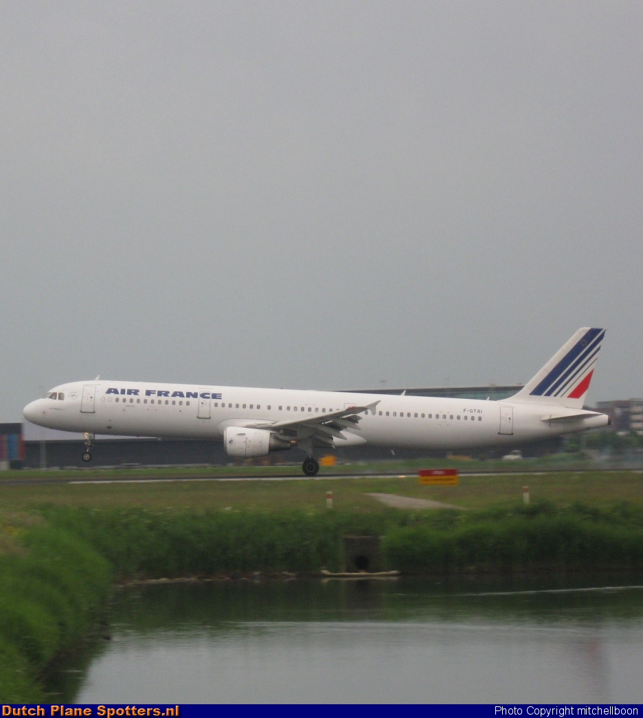 F-GTAI Airbus A321 Air France by mitchellboon