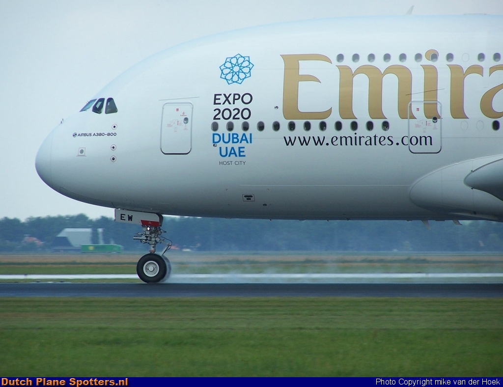 A6-EEW Airbus A380-800 Emirates by mike van der Hoek