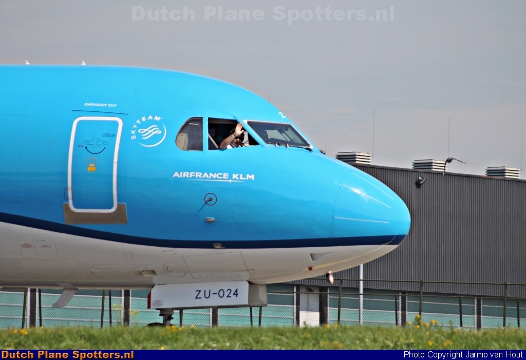 PH-KZU Fokker 70 KLM Cityhopper by Jarmo van Hout