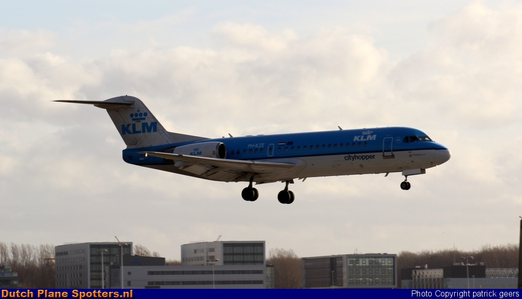 PH-KZE Fokker 70 KLM Cityhopper by patrick geers