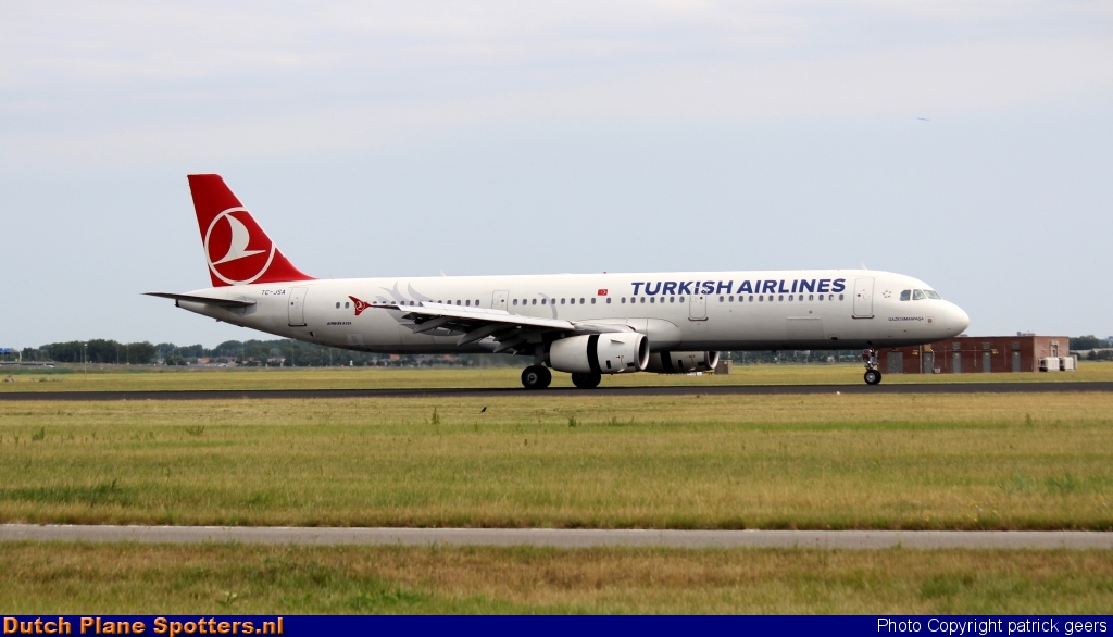 TC-JSA Airbus A321 Turkish Airlines by patrick geers