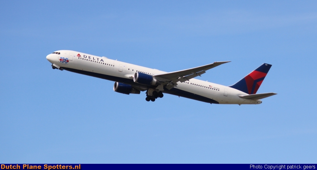 N841MH Boeing 767-400 Delta Airlines by patrick geers