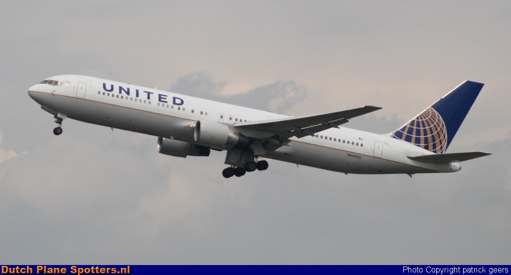 N644UA Boeing 767-300 United Airlines by patrick geers