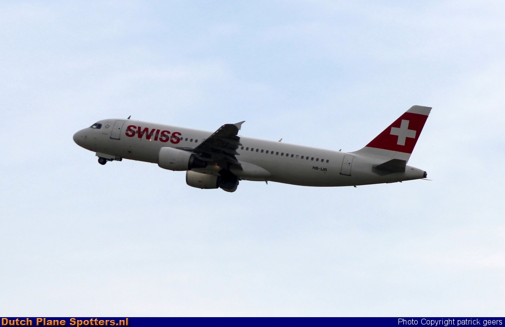 HB-IJR Airbus A320 Swiss International Air Lines by patrick geers