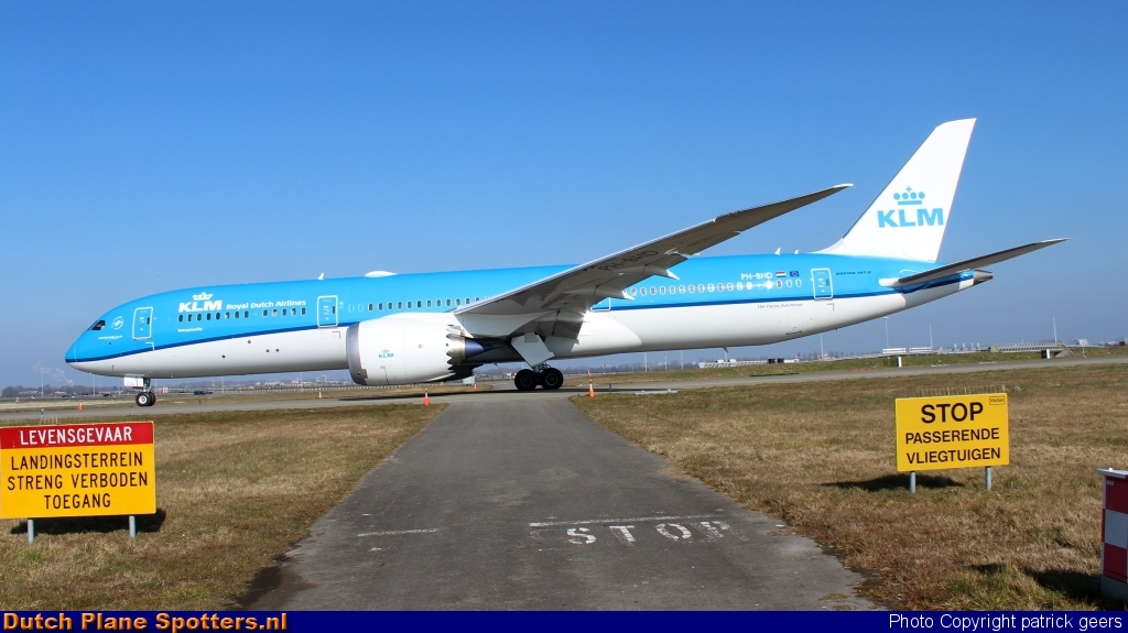 PH-BHD Boeing 787-9 Dreamliner KLM Royal Dutch Airlines by patrick geers