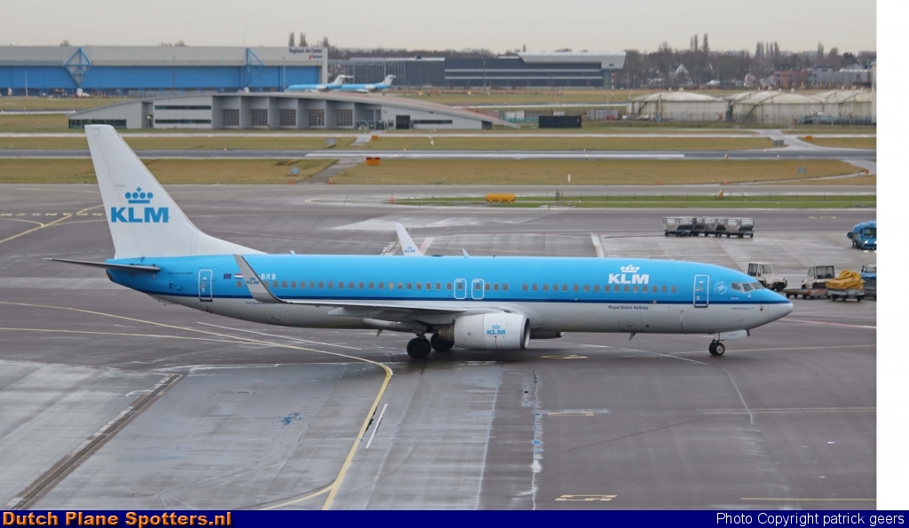 PH-BXB Boeing 737-800 KLM Royal Dutch Airlines by patrick geers