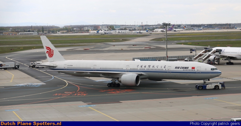 B-2089 Boeing 777-300 Air China by patrick geers