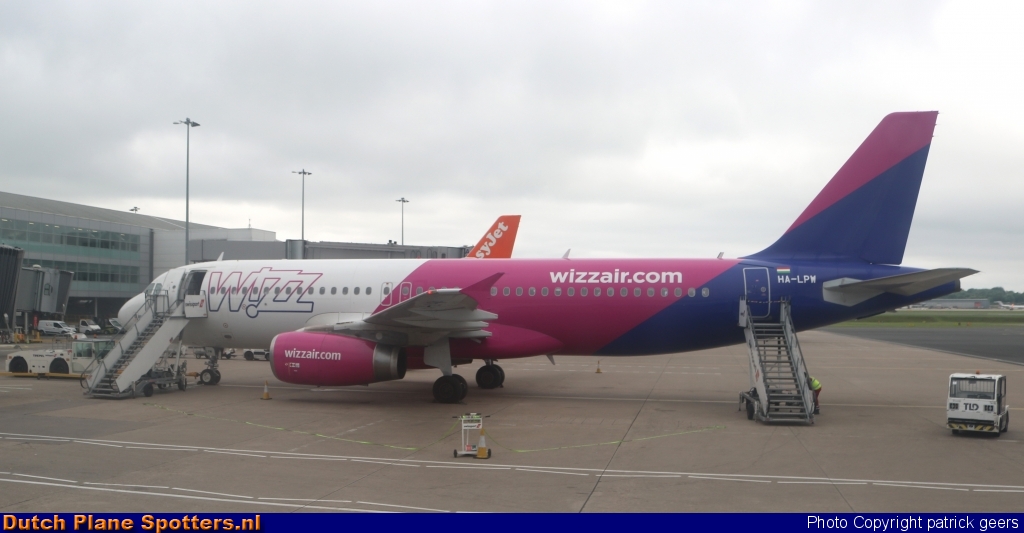 HA-LPW Airbus A320 Wizz Air by patrick geers
