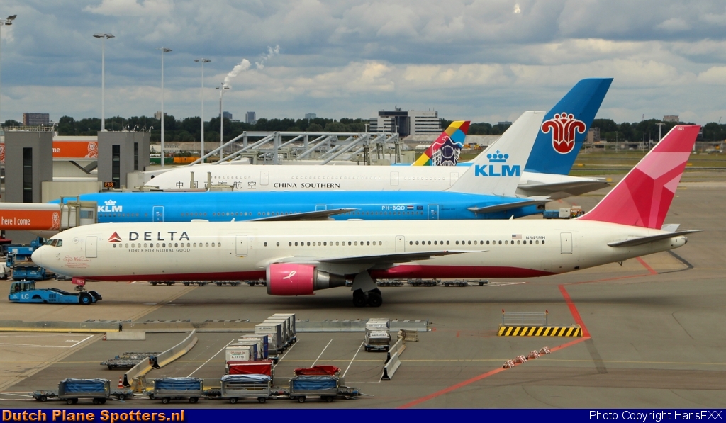 N845MH Boeing 767-400 Delta Airlines by HansFXX