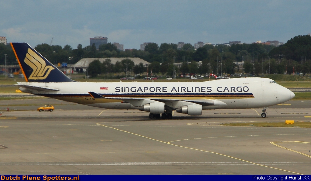9V-SFN Boeing 747-400 Singapore Airlines Cargo by HansFXX