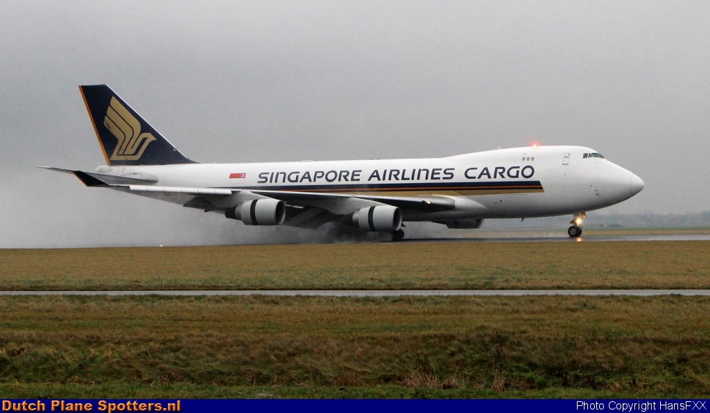 9V-SFF Boeing 747-400 Singapore Airlines Cargo by HansFXX