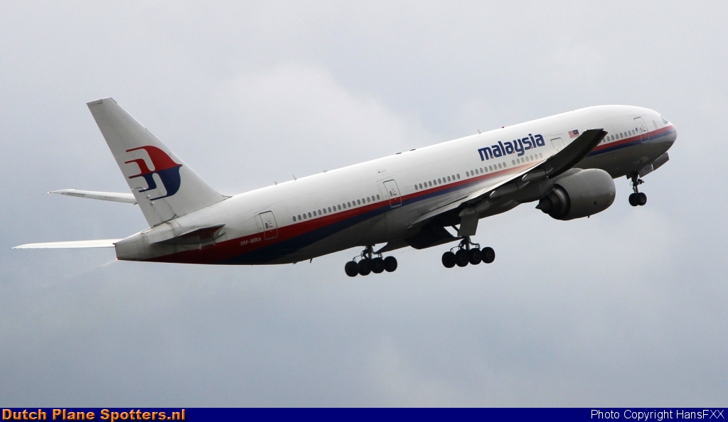 9M-MRA Boeing 777-200 Malaysia Airlines by HansFXX