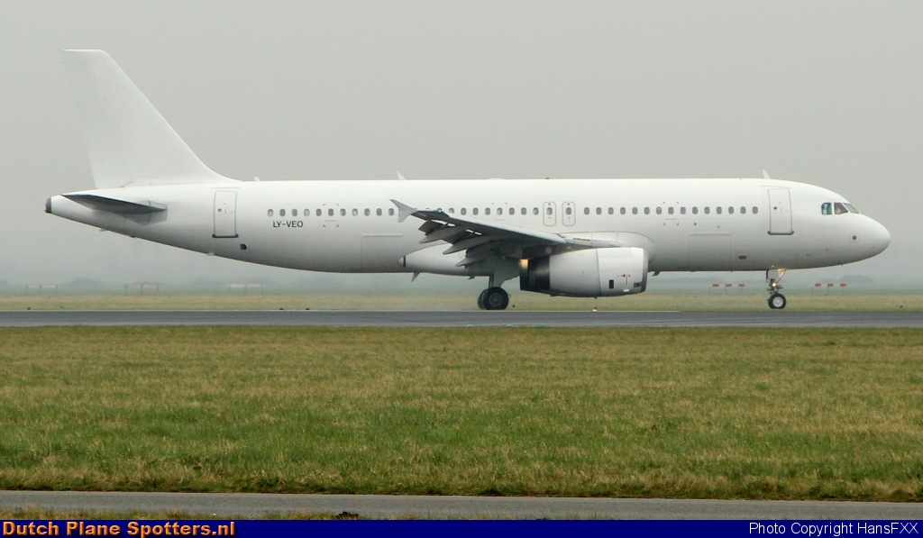 LY-VEO Airbus A320 Vueling.com by HansFXX