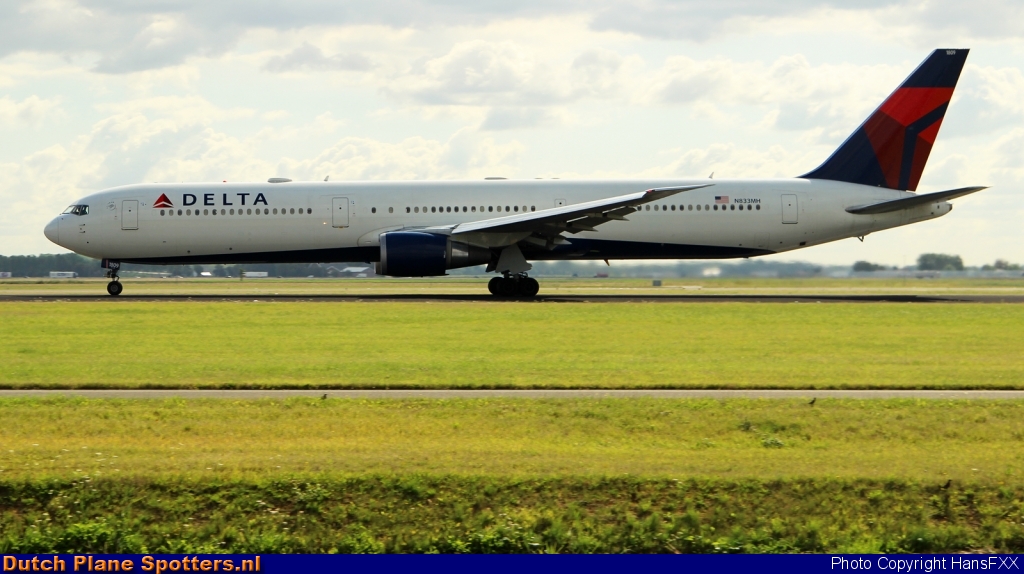 N833MH Boeing 767-400 Delta Airlines by HansFXX