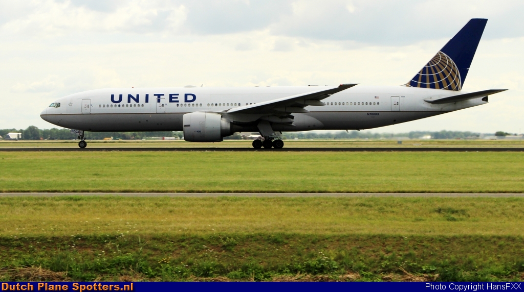 N78003 Boeing 777-200 United Airlines by HansFXX