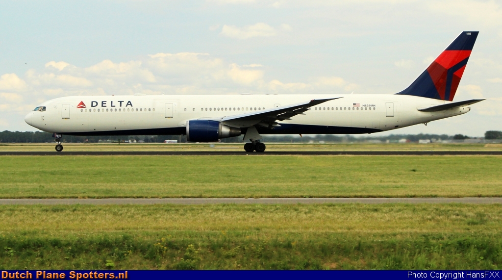 N839MH Boeing 767-400 Delta Airlines by HansFXX