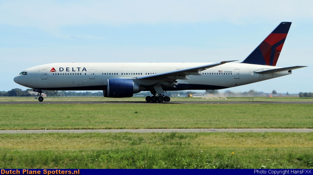 N707DN Boeing 777-200 Delta Airlines by HansFXX