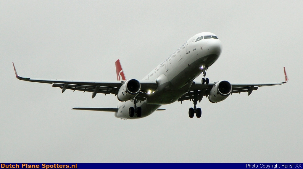 TC-JSS Airbus A321 Turkish Airlines by HansFXX