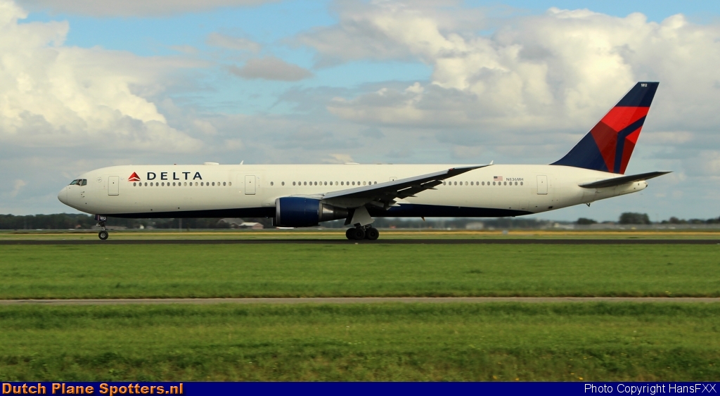 N836MH Boeing 767-400 Delta Airlines by HansFXX