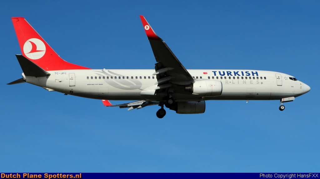 TC-JFC Boeing 737-800 Turkish Airlines by HansFXX