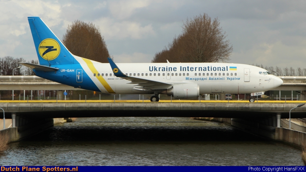 UR-GAH Boeing 737-300 Ukraine International Airlines by HansFXX