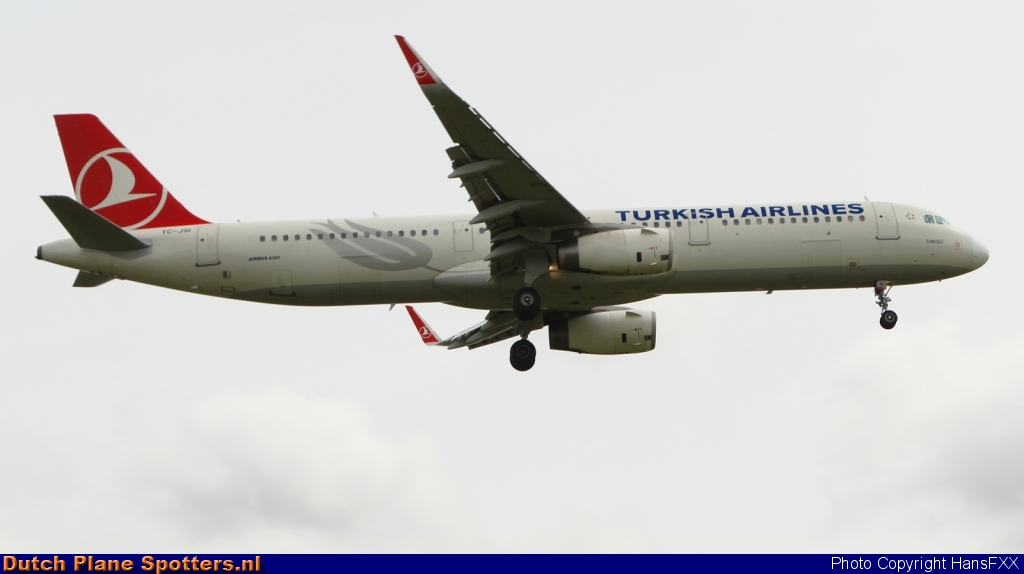 TC-JSI Airbus A321 Turkish Airlines by HansFXX