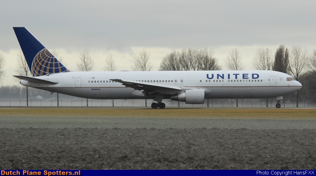 N656UA Boeing 767-300 United Airlines by HansFXX