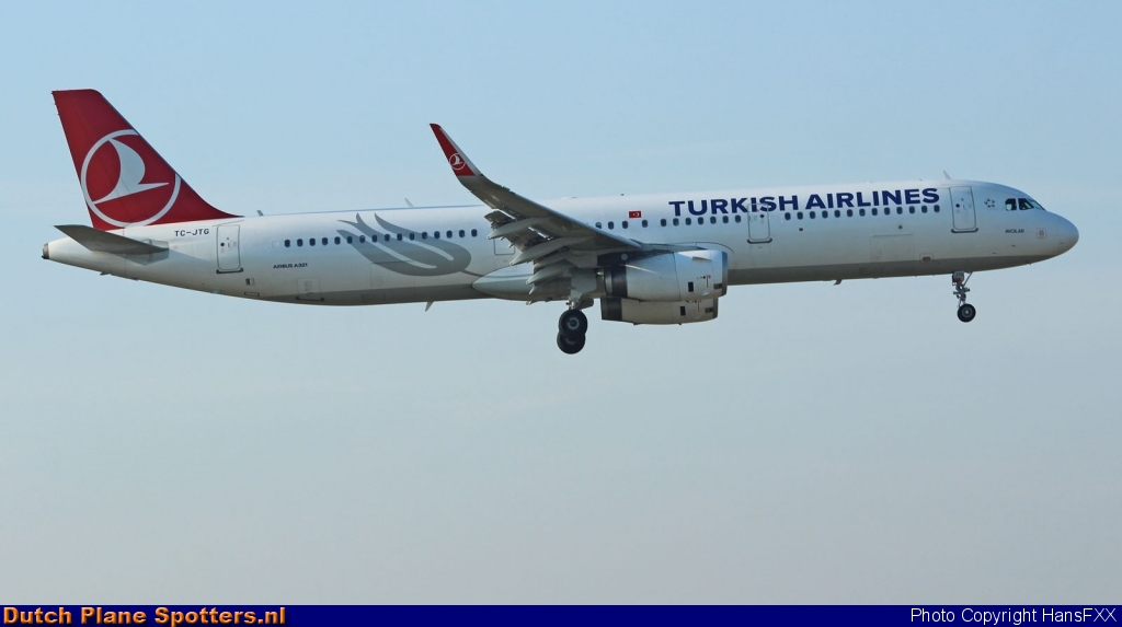 TC-JTG Airbus A321 Turkish Airlines by HansFXX