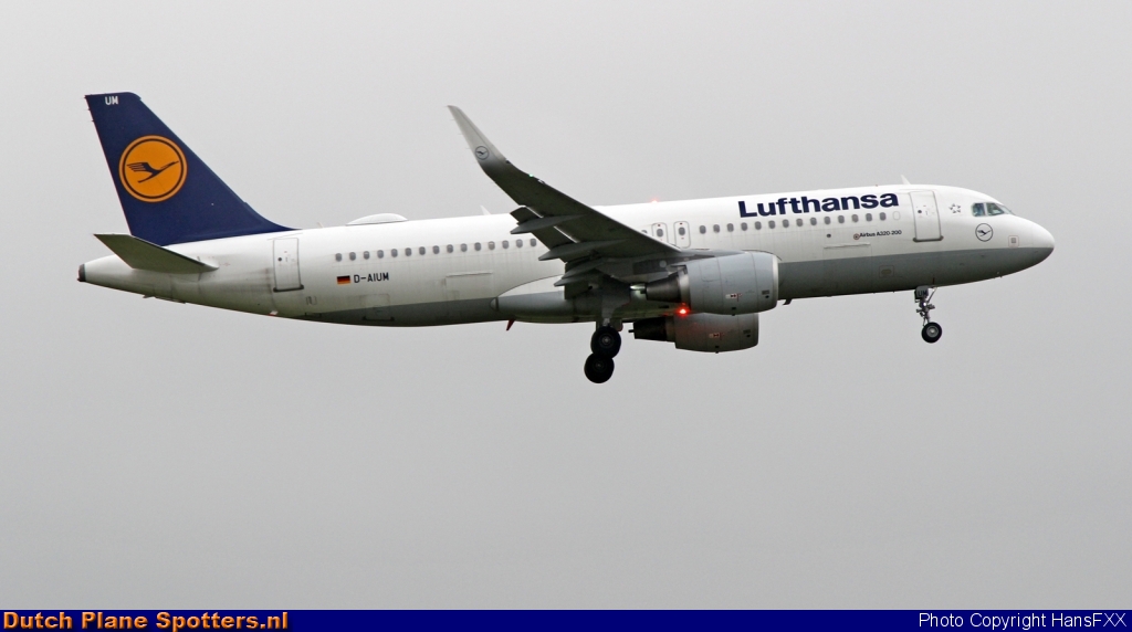 D-AIUM Airbus A320 Lufthansa by HansFXX