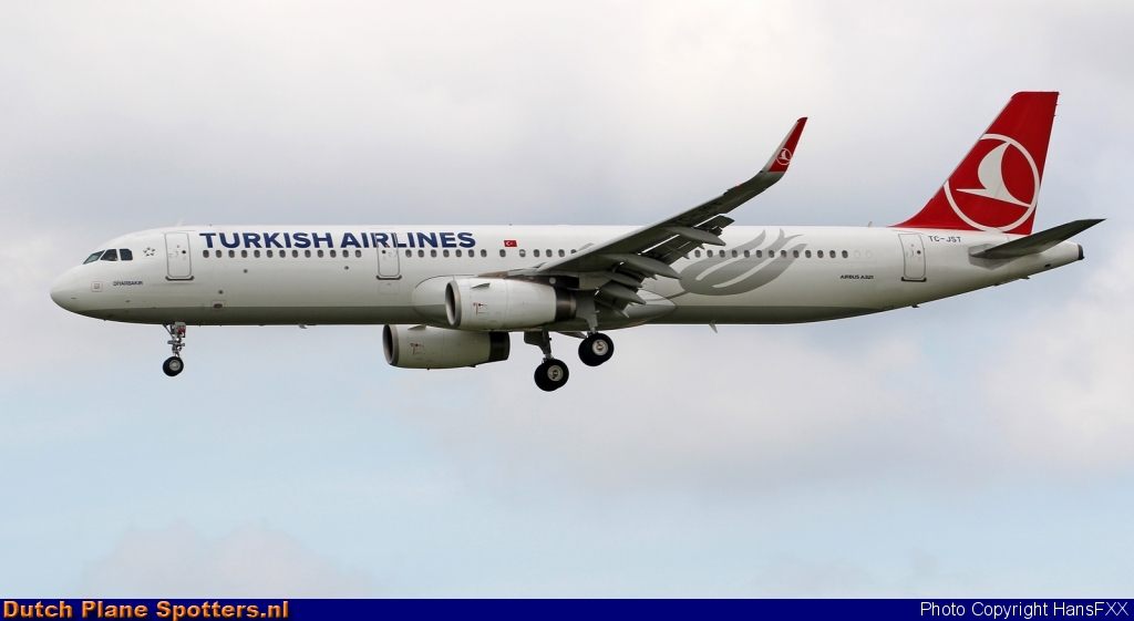 TC-JST Airbus A321 Turkish Airlines by HansFXX