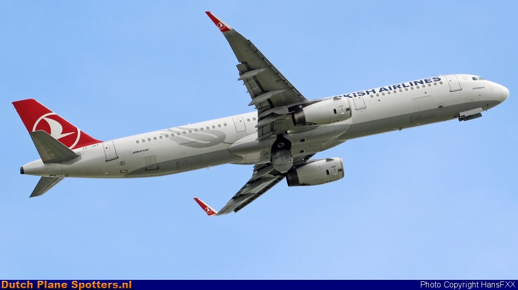 TC-JST Airbus A321 Turkish Airlines by HansFXX