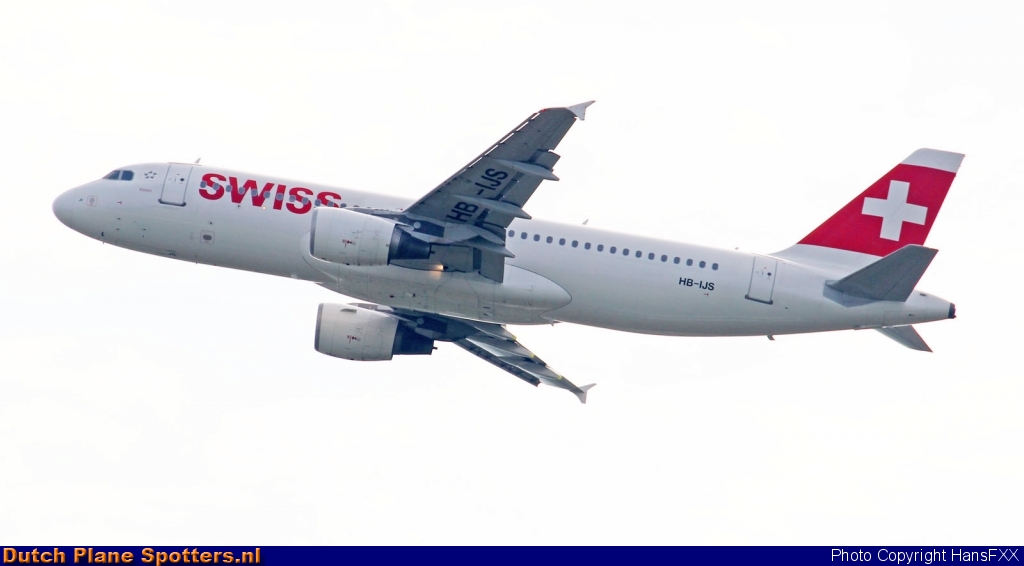 HB-IJS Airbus A320 Swiss International Air Lines by HansFXX