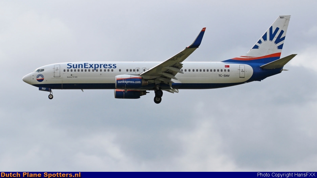 TC-SNV Boeing 737-800 SunExpress by HansFXX