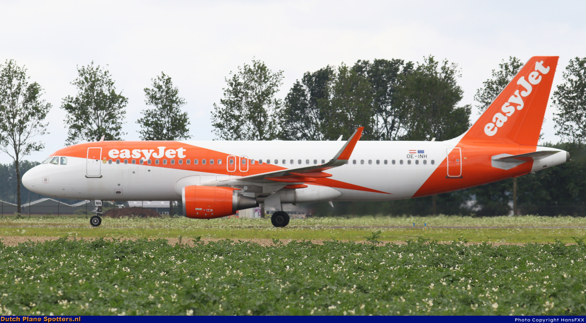 OE-INH Airbus A320 easyJet Europe by HansFXX