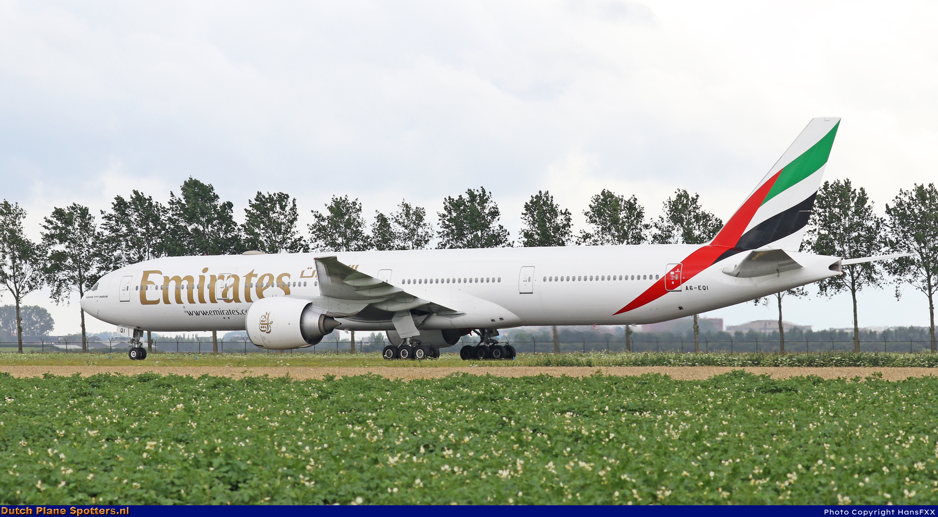 A6-EQI Boeing 777-300 Emirates by HansFXX