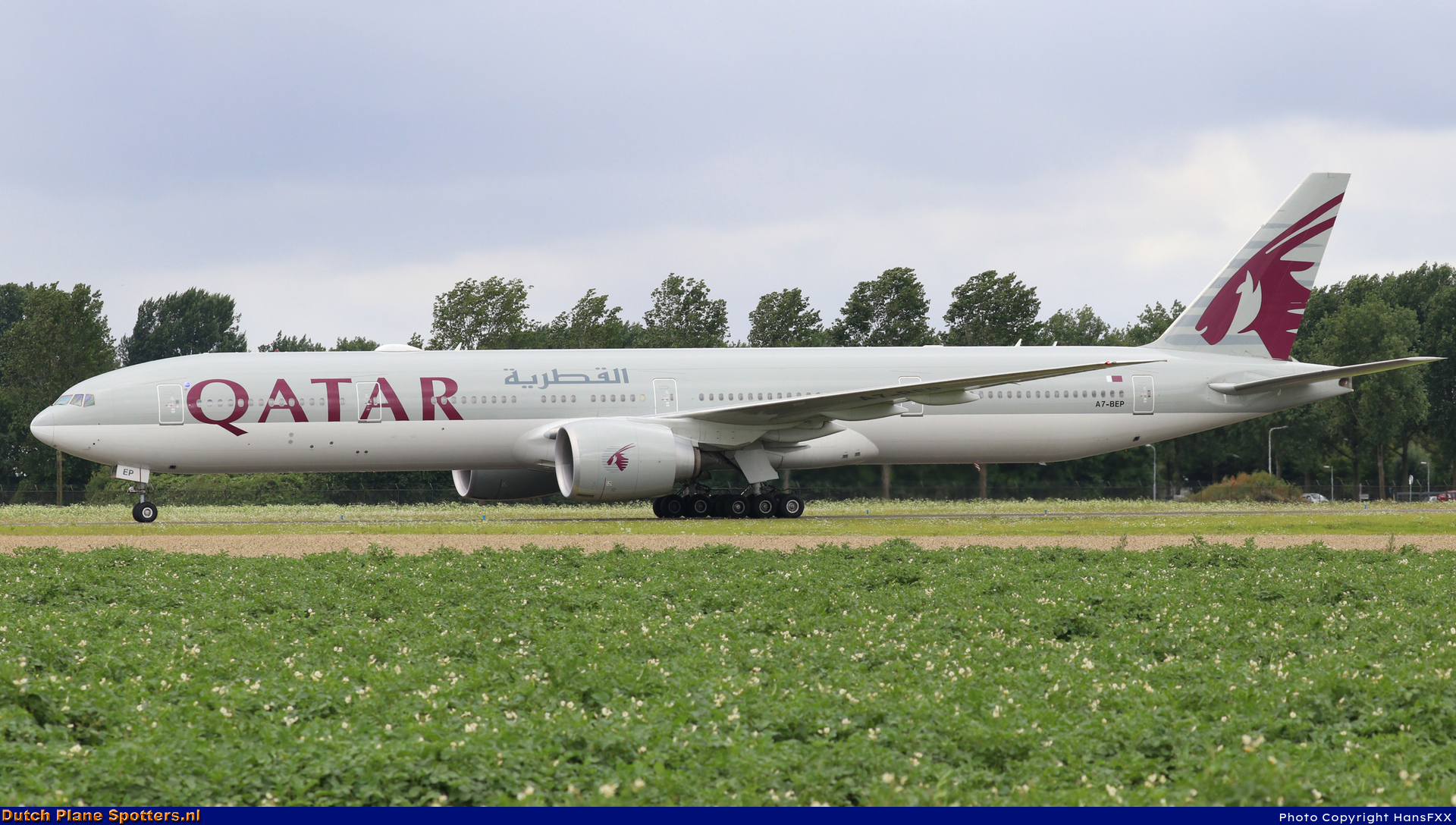 A7-BEP Boeing 777-300 Qatar Airways by HansFXX