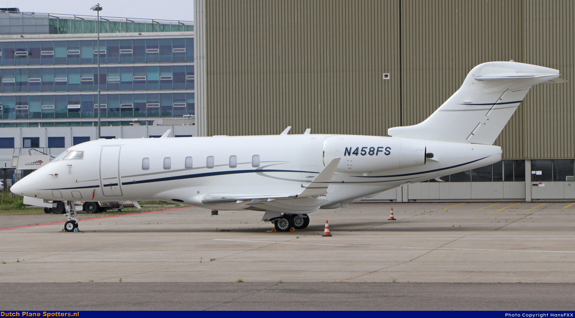 N458FS Bombardier BD-100 Challenger 350 Private by HansFXX