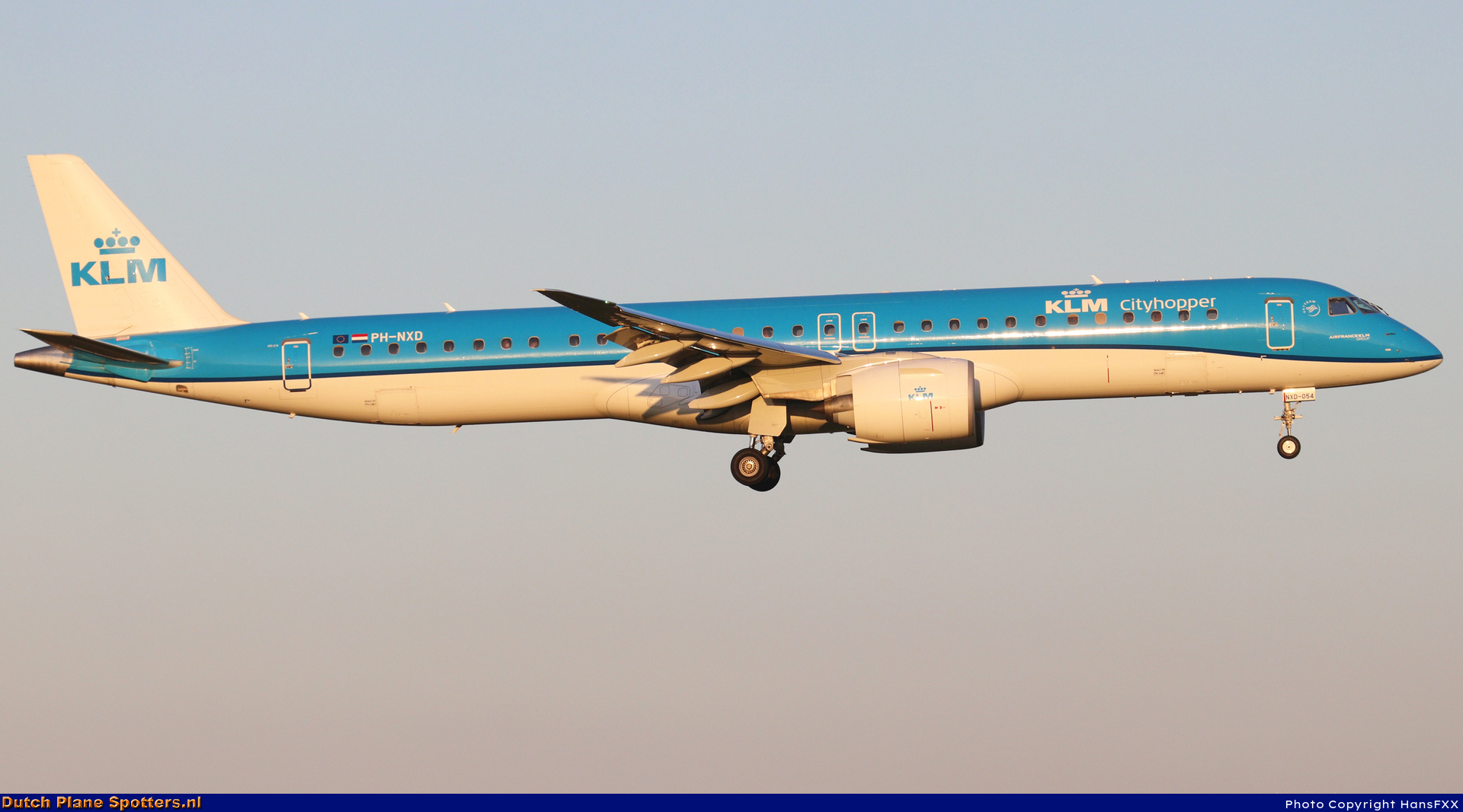 PH-NXD Embraer 195 E2 KLM Cityhopper by HansFXX