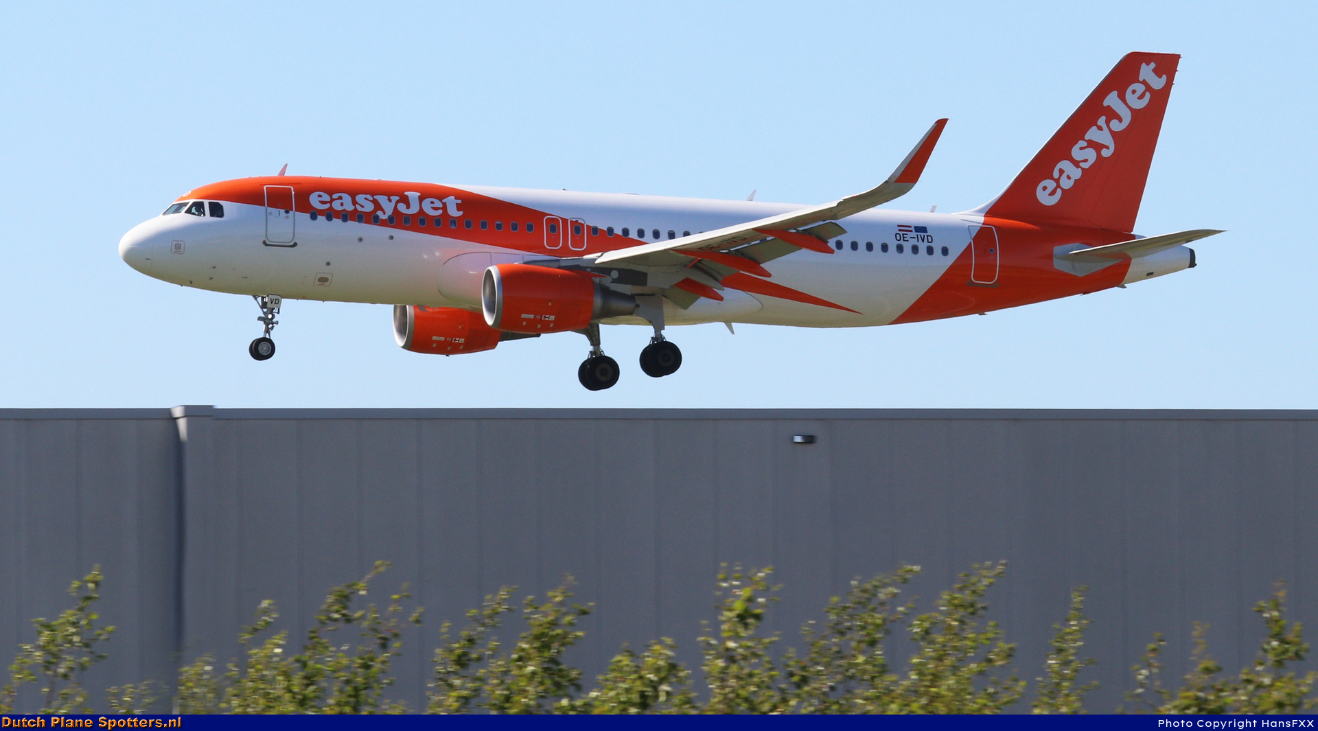 OE-IVD Airbus A320 easyJet Europe by HansFXX
