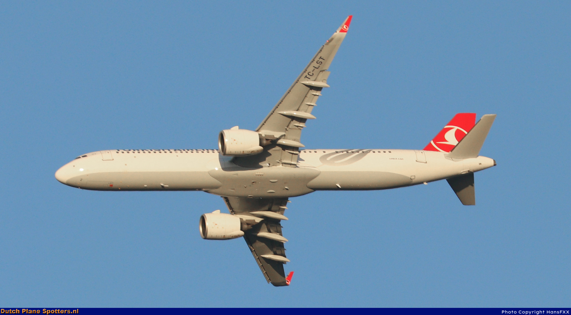 TC-LST Airbus A321 Turkish Airlines by HansFXX