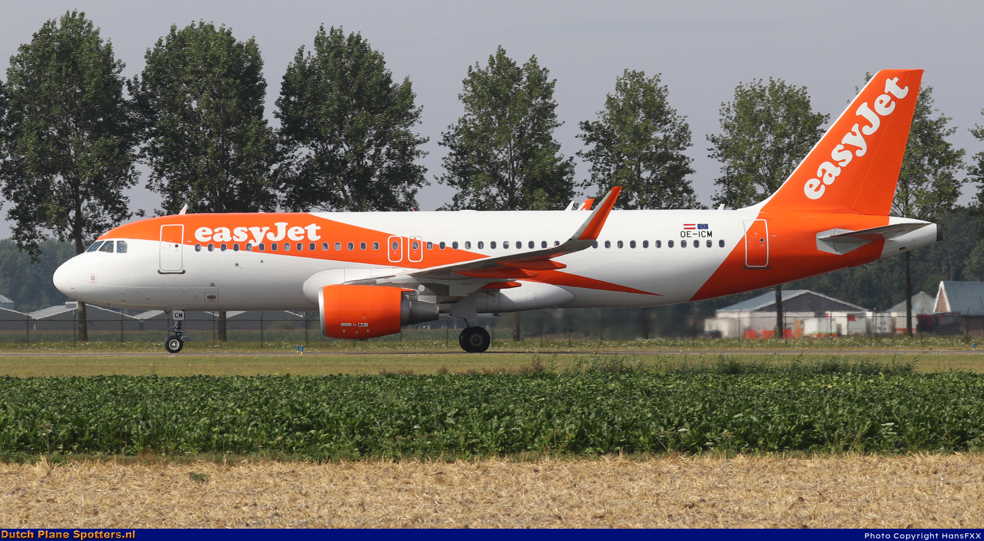 OE-ICM Airbus A320 easyJet Europe by HansFXX