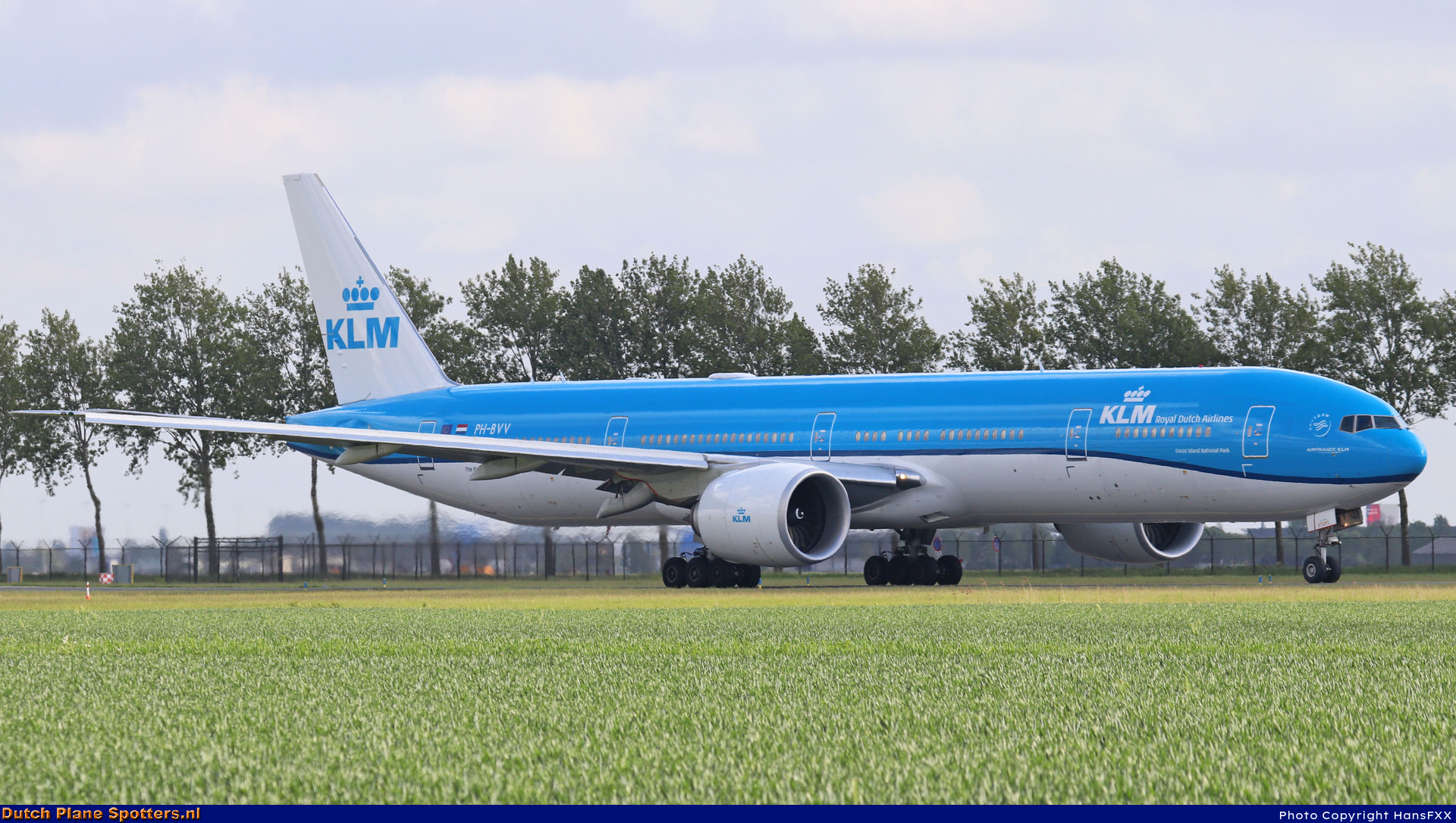 PH-BVV Boeing 777-300 KLM Royal Dutch Airlines by HansFXX