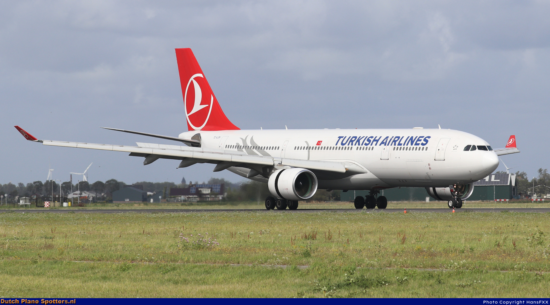 TC-LOH Airbus A330-200 Turkish Airlines by HansFXX