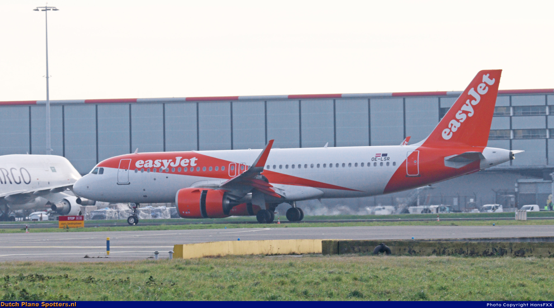 OE-LSR Airbus A320neo easyJet Europe by HansFXX