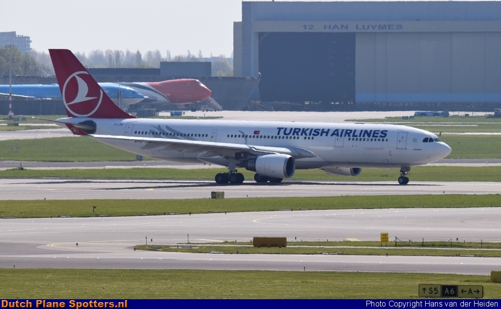 TC-JNE Airbus A330-200 Turkish Airlines by Hans van der Heiden