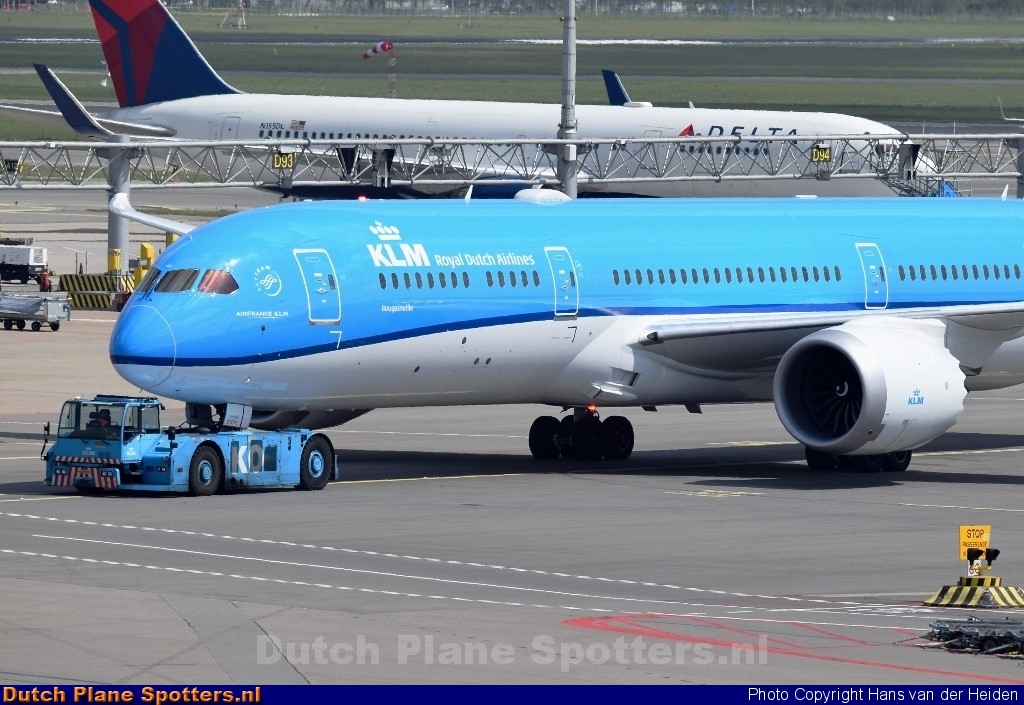 PH-BHD Boeing 787-9 Dreamliner KLM Royal Dutch Airlines by Hans van der Heiden