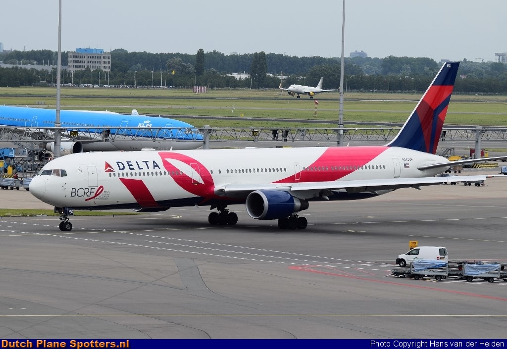 N845MH Boeing 767-400 Delta Airlines by Hans van der Heiden